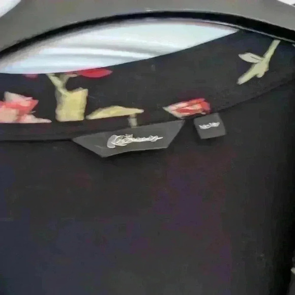 Reitmans size Xs dark  floral red flower wrap dress - Picture 3 of 9